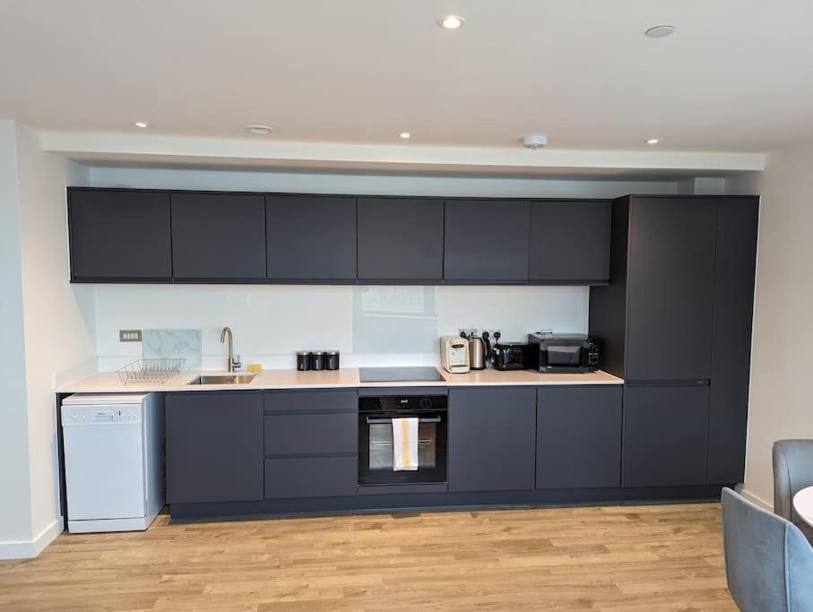 Lovely 1 Bed Apartment - Old Trafford Manchester Dış mekan fotoğraf