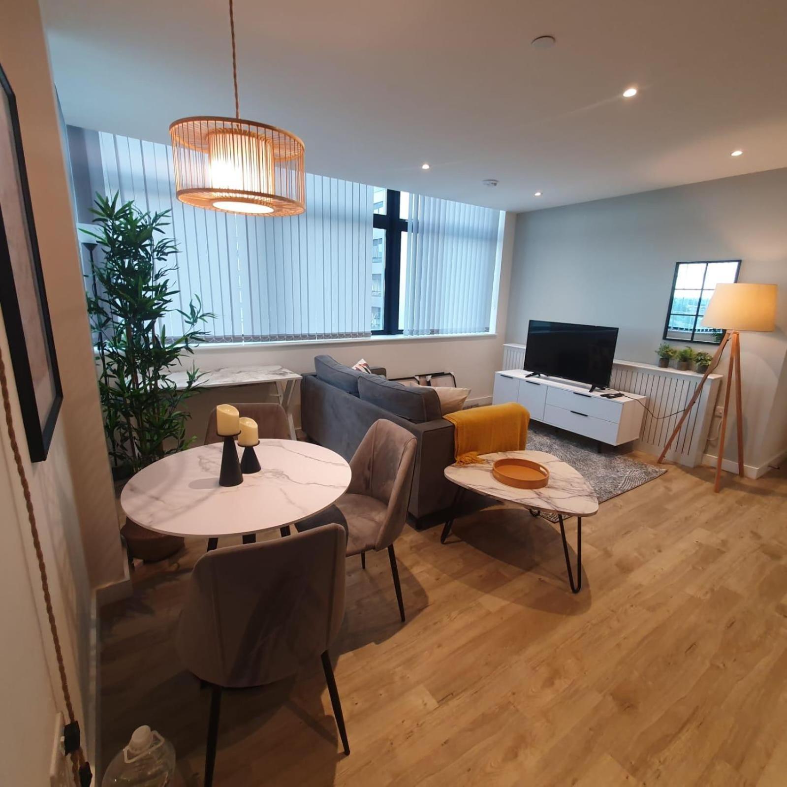 Lovely 1 Bed Apartment - Old Trafford Manchester Dış mekan fotoğraf