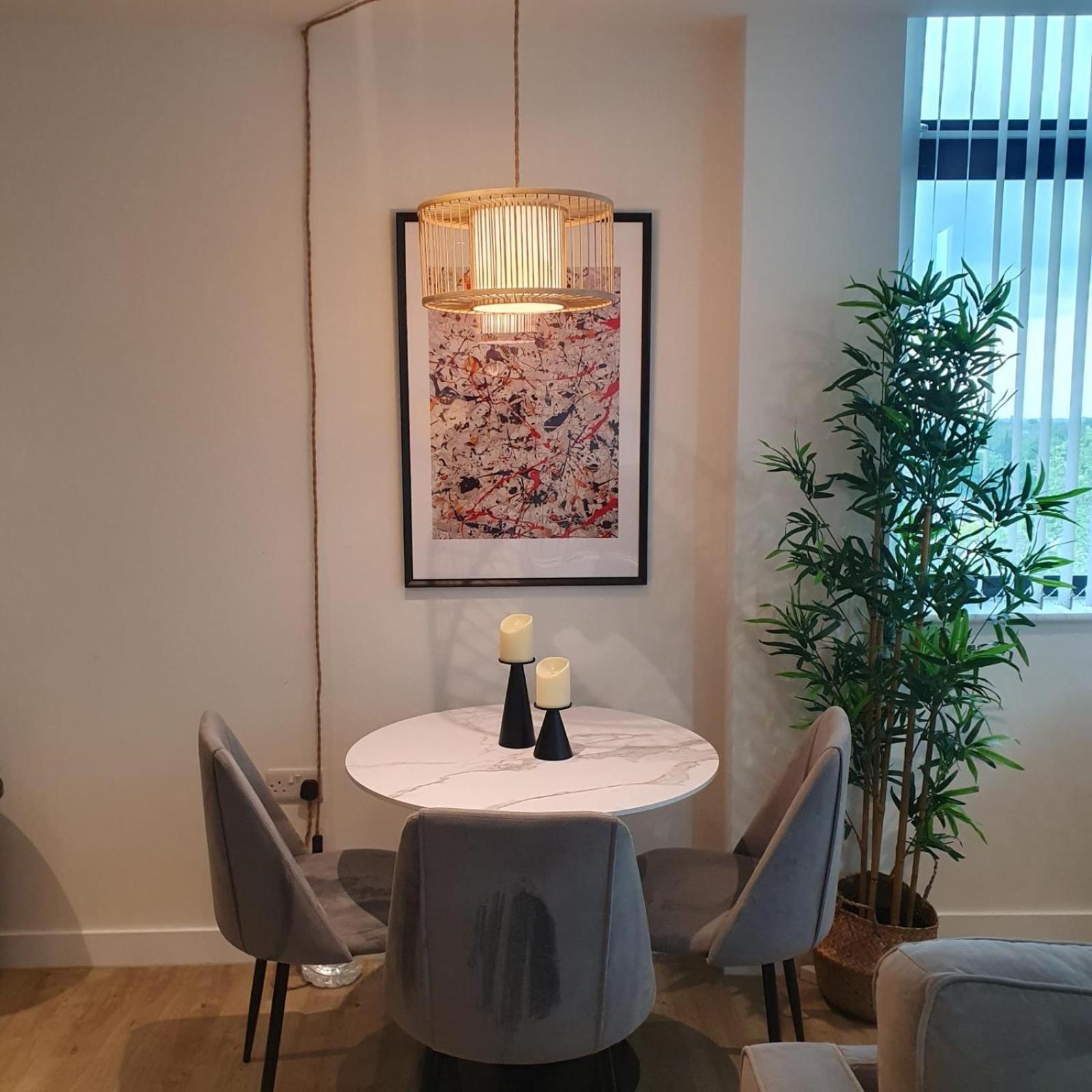 Lovely 1 Bed Apartment - Old Trafford Manchester Dış mekan fotoğraf