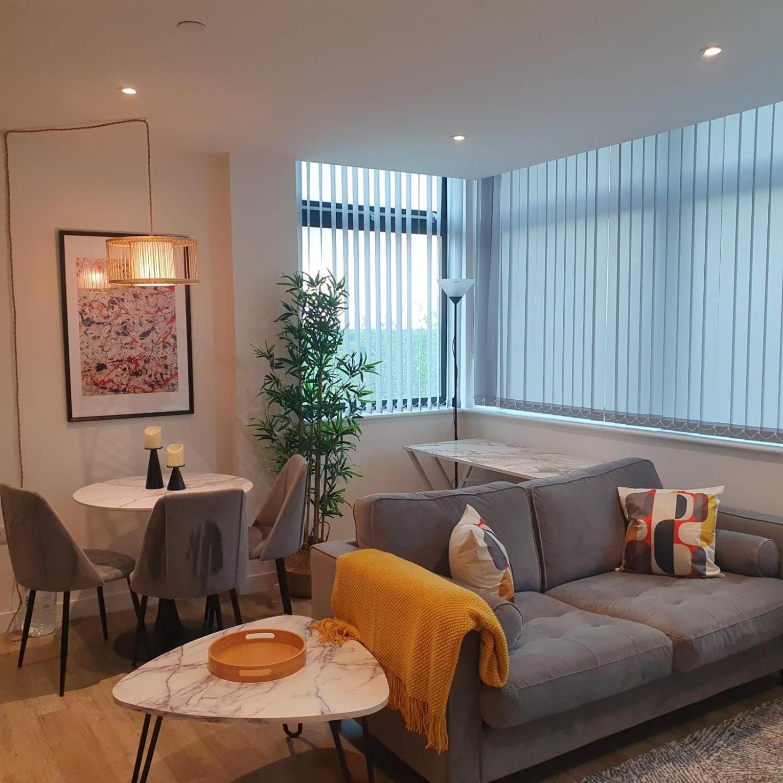 Lovely 1 Bed Apartment - Old Trafford Manchester Dış mekan fotoğraf
