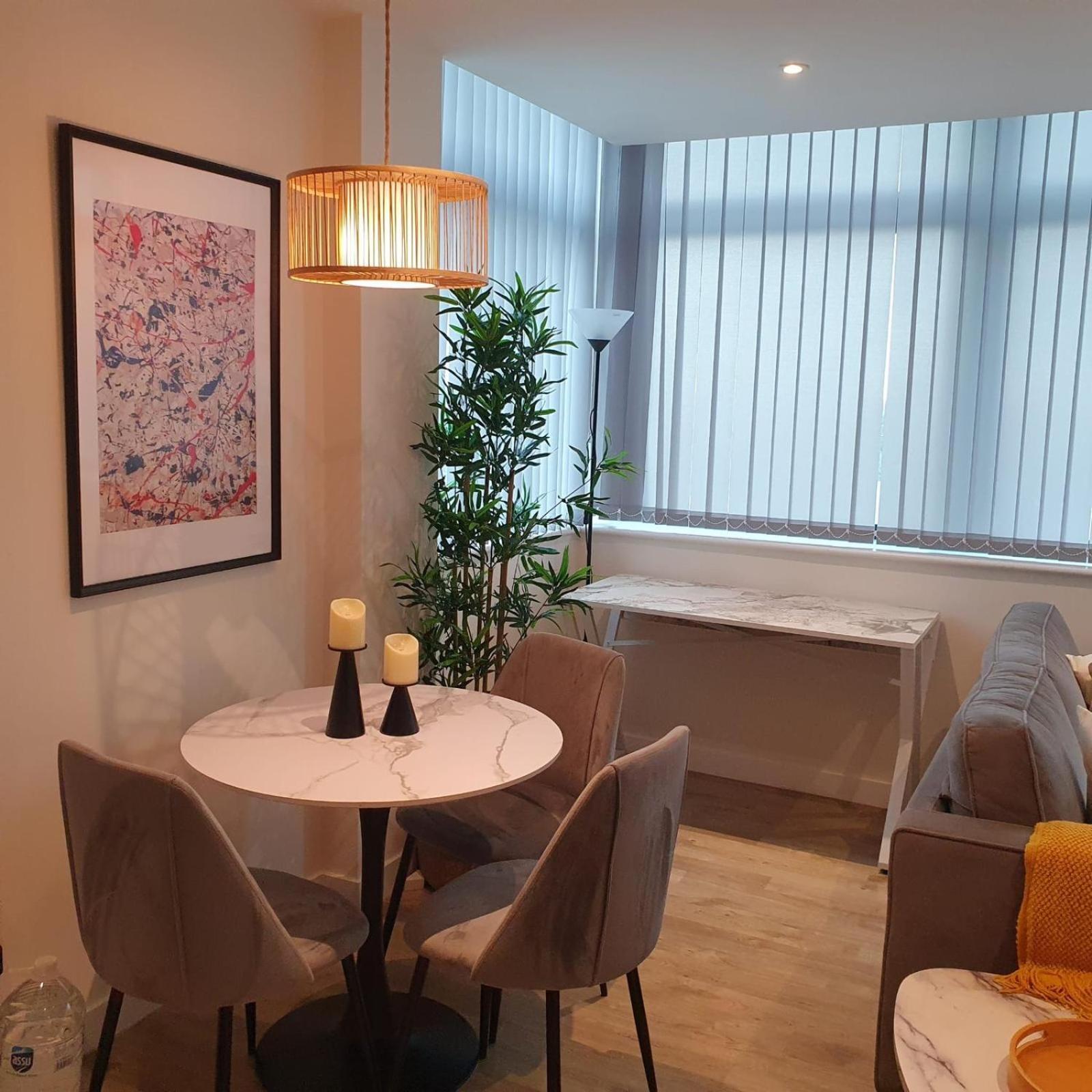 Lovely 1 Bed Apartment - Old Trafford Manchester Dış mekan fotoğraf
